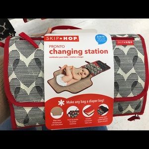 Skip Hop Pronto Signature Changing Station